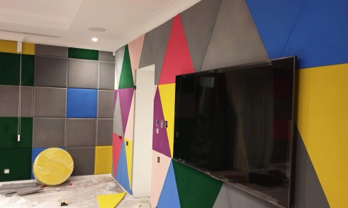 Пример применения Бархатная акустическая панель из акустического поролона Ecosound Velvet Grey 50х25см 50мм. Цвет серый