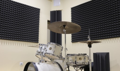 Пример применения Панель из акустического поролона пирамида Ecosound Pyramid Gain Orange 70 мм.45х45см цвет оранжевый