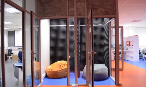 Пример применения Панель из акустического поролона Ecosound Quadro 50мм, 50х50см цвет черный графит